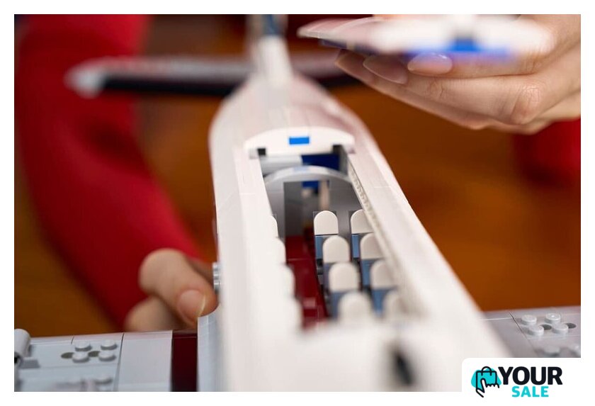 Конструктор LEGO Icons 11378 Douglas DC-3 PAN AM Airliner - Изображение №12 — Интернет-магазин Your Sale