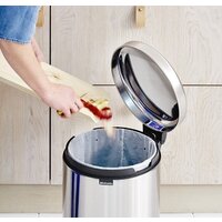Brabantia Pedal Bin NewIcon с корзиной 20 л (стальной полированный) Image #4