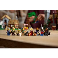 LEGO Icons 10332 Средневековая городская площадь Image #16