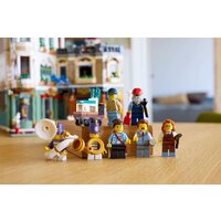 Конструктор LEGO Icons 11371 Торговая улица - Превью изображения №12 — Интернет-магазин Your Sale