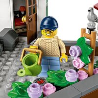 Конструктор LEGO Icons 11371 Торговая улица - Превью изображения №9 — Интернет-магазин Your Sale