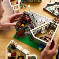 Конструктор LEGO Icons 11371 Торговая улица - Превью изображения №14 — Интернет-магазин Your Sale