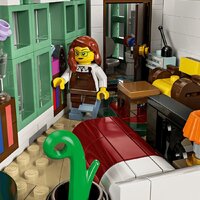 Конструктор LEGO Icons 11371 Торговая улица - Превью изображения №8 — Интернет-магазин Your Sale