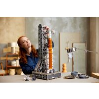 LEGO Icons 10341 Космическая пусковая система NASA Artemis Image #8