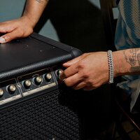 Патибокс Marshall Bromley 750 (черный/латунь) - Превью изображения №12 — Интернет-магазин Your Sale