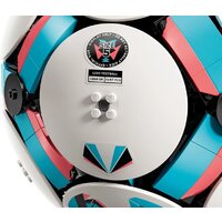 LEGO Editions 43019 Футбольный мяч Image #5