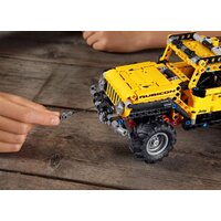 LEGO Technic 42122 Jeep Wrangler Image #12
